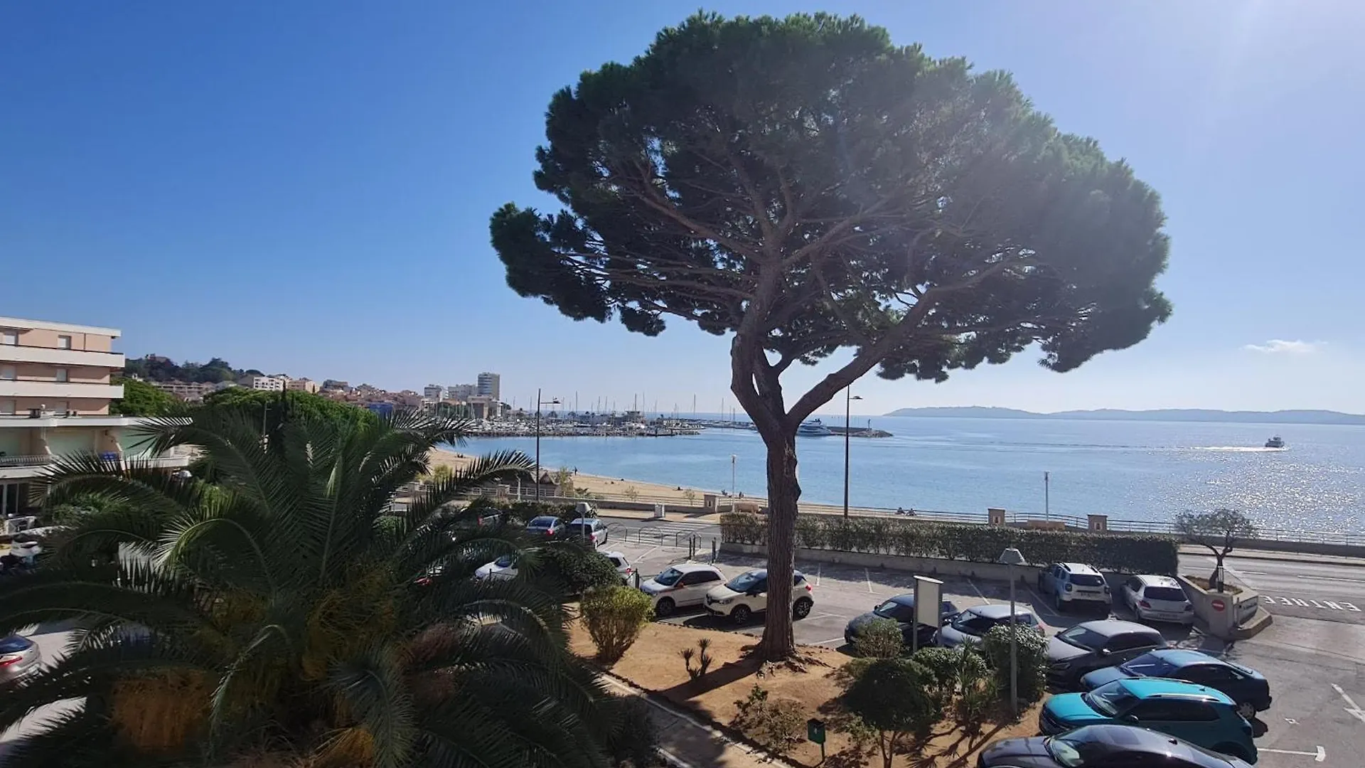 Bel Appartement 3 Pieces Avec Terrasse Et Climatisation A Sainte-Maxime - Fr-1-780-39 0*,  Frankrig